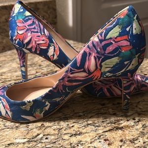 Woman’s Jessica Simpson shoes.  Size 9.  Multi colored